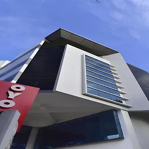 2* Hotel Oyo 9116 Thamburu International